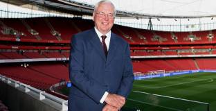 Президентът на Арсенал се оттегля в пенсия
