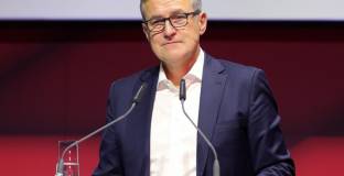 Директор на Байерн: Чувствам се глупаво