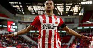 Ливърпул и Ман Сити искат нападател на ПСВ