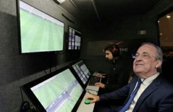 Отмениха гол на Аякс, VAR в действие.