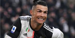 Роналдо е на крачка от историческо постижение