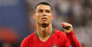 Португалия продължава към Уругвай след драма с Иран