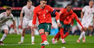 Роналдо бележи, но и пропуска дузпа, a Португалия постигна целта си срещу Дания