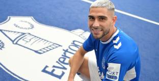  Евертън купи Мопе 