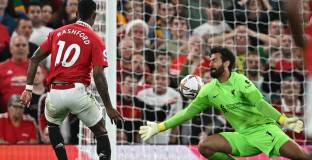 Ман Юнайтед надигра и прескочи Ливърпул