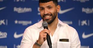 Служител на Ман Сити обяви за продажба подарък на Агуеро