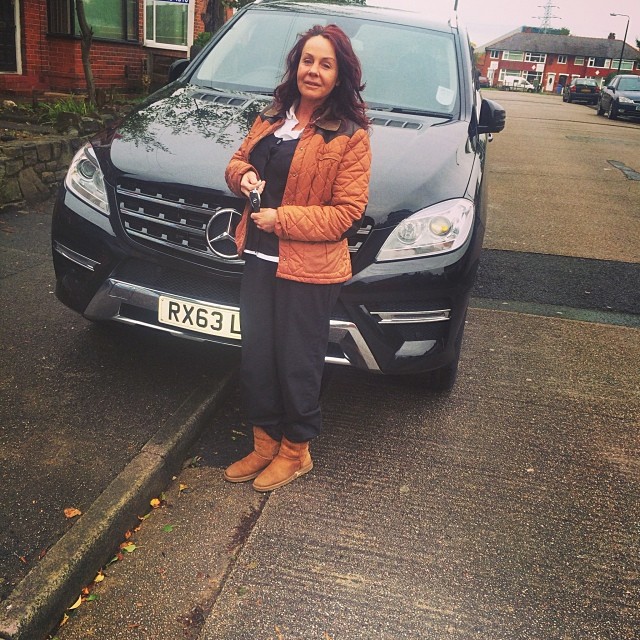 Играчът на Уест Хем Рейвъл Морисън се похвали с новия подарък към майка си