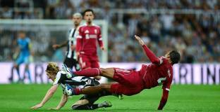 Гордън се извини за червения си картон срещу Ливърпул