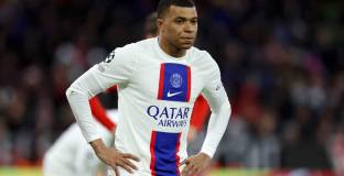 Мбапе се появи в компания на момичета в Сардиния 