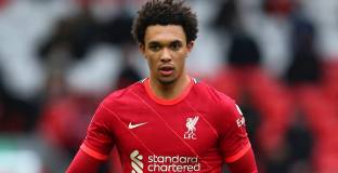 Александър - Арнолд е играч на ноември във ВЛ