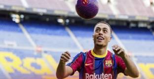 Дест преминава в Милан