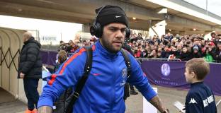 Алвеш: ПСЖ трябва да покаже, че не е само за парите