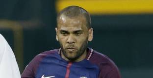 Дани Алвеш: Можех да премина в Ливърпул, но станах част от историята на Барса