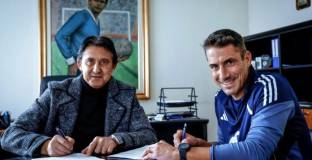 Левски преговаря с класен защитник 