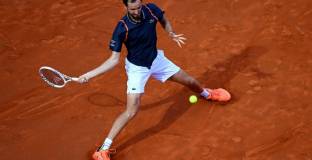 Медведев се отказа срещу Лехечка