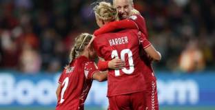 Дания измъкна победата в 89-та минута 