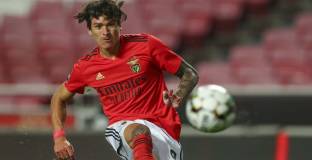 Челси се нареди на опашката за Нунес