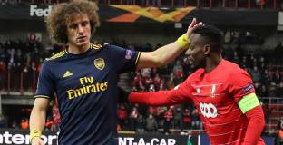 Арсенал запази първото място с равен в Лиеж