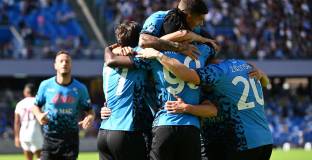 Наполи продължава да води Серия А с нова победа (видео)