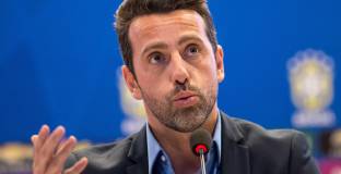 Врагът на феновете или бащата на успехите на Арсенал?