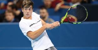 Андреев започна с победа в Португалия