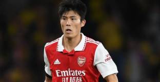 Арсенал може да включи Томиясу в сделката за Дъмфрис