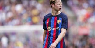 Де Йонг не възнамерява да напуска Барселона през 2023 г.