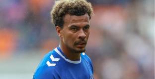 Али си постави за цел да играе на Световното