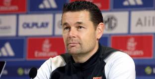 Лион продължи със старши-треньора 