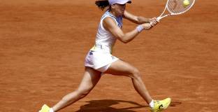 Швьонтек е на полуфинал на „Уомбълдън”