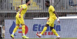 Лацио бие в мач с два червени картона и два гола, но само един зачетен