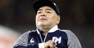 Обвиниха доктор в подправяне на подписа на Марадона 