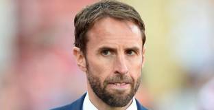 Англичаните с две контроли преди Световното 