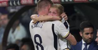 Дъщерята на Кроос се разплака след последния мач на баща си