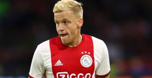 Реал Мадрид няма пари за Ван де Бек