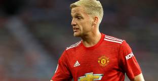 Ман Юнайтед няма да се раздели с Ван де Бек през зимата