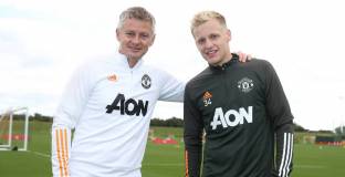 Агентът на Ван де Бек е недоволен от игровото време на клиента си