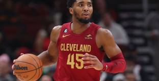 Мичъл стана седмият играч от НБА, със 70+ точки в мач