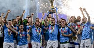 Наполи вдигна трофея в Серия А