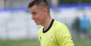 Хебър се раздели с вратар