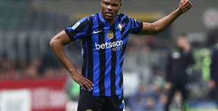 Дъмфрис може да премине в Барса