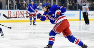 Рейнджърс се класира за финала на Изтока, Ванкувър поведе в серията 