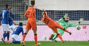 Италия и Нидерландия направиха добър мач, но без победител