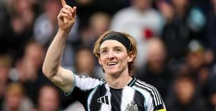 Антъни Гордън отвърна на критиките на Уейн Руни и Алън Шиърър