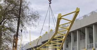 Отлична новина за феновете на Ботев Пловдив: Започна монтажът на козирката