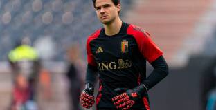 Ман Юнайтед преговаря за талантлив вратар