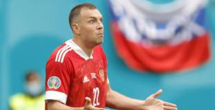 Дзюба размаха юмрук на журналист