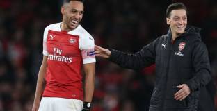 Йозил подкрепи Обамеянг в спора с Кроос