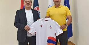 Армения смени националния треньор