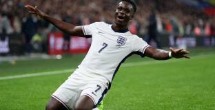 Сака потвърди, че не е получил травма в мача срещу Сърбия